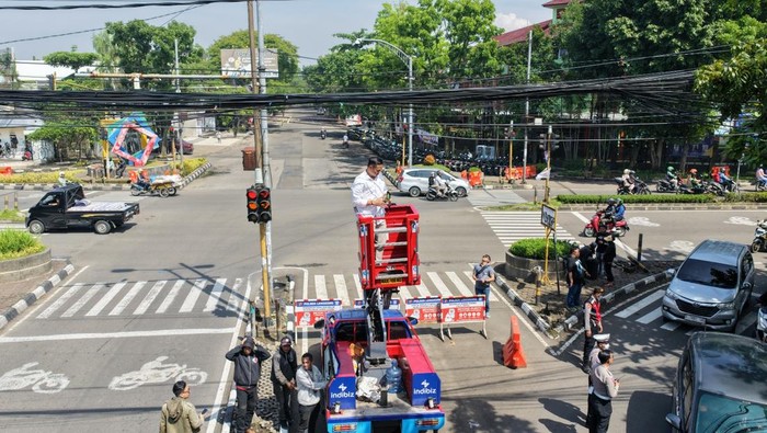 1764263060929-pemotongan-dan-penurunan-kabel-udara-di-kota-bandung-1761915690223_169