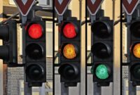 1764263064605-ilustrasi-lampu-lalu-lintas-di-persimpangan_169