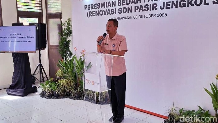 1764327895319-kepala-dinas-pendidikan-pemuda-dan-olahraga-kabupaten-karawang-1764308152867_169