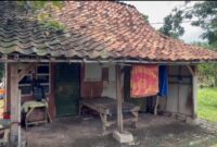 1764327896929-kondisi-rumah-amah-di-subang-sebelum-diperbaiki-1764310165908_169