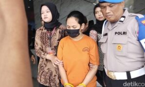 1764327898897-sari-mulyani-ibu-tiri-pembunuh-balita-di-cipadung-kota-bandung-1764314496442_169