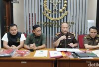 1764349475305-konferensi-pers-penggeledahan-rumah-eks-dirut-pt-muj-penggeledahan-ini-dikakukan-soal-dugaan-korupsi-proyek-subkontraktor-dari-1744687309637_169