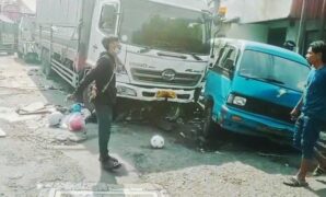 1764414273129-kecelakaan-beruntun-di-lampu-merah-dawuan-cikampek-kabupaten-karawang-1764405391272_169