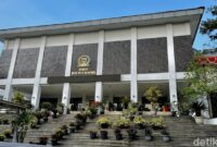 1764414290094-gedung-dprd-kota-bandung_169