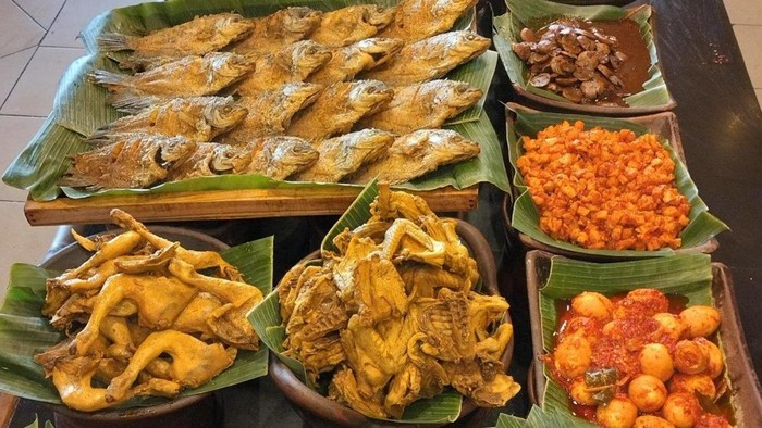 1764479051216-tempat-makan-dekat-stasiun-bogor-1764295631819_169