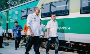1764500672799-bupati-karawang-aep-syaepuloh-saat-mengunjungi-stasiun-purwakarta-1764494252373_169
