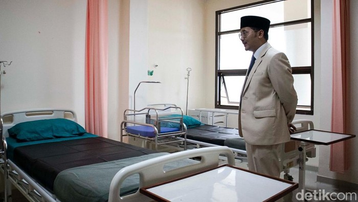 1764587092525-wakil-wali-kota-cimahi-adhitia-yudisthira-cek-puskesmas-cipageran-1764573612092_169