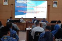 1764608697640-rapat-koordinasi-membahas-mbg-di-kabupaten-cirebon-1764582238901_169