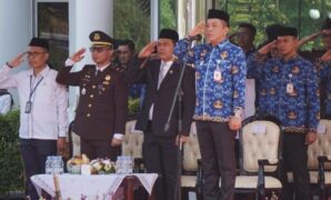 1764608716983-bupati-karawang-aep-syaepuloh-saat-meminpin-upacara-hari-korpri-ke-54-di-plaza-pemda-karawang-1764583838480_43