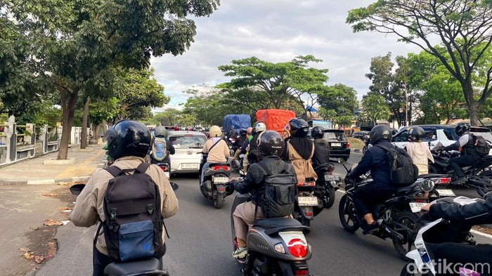 1764608717605-kepadatan-arus-lalu-lintas-di-jalan-soekarno-hatta-bandung-1753754510799_169