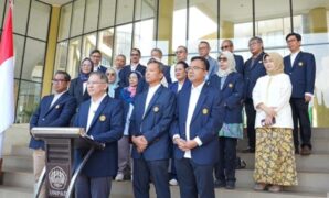 1764651876775-rektor-unpad-dan-para-dekan-yang-baru-terpilih-1764642036545_169