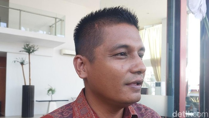 1764716683610-ketua-bawaslu-kabupaten-cirebon-saddarudin-parapat-1764665023993_169