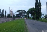 1764781525997-jalan-depan-kilang-balongan-1764731480218_169