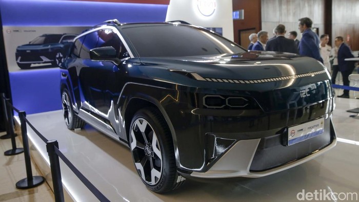 1764824693130-tmi-perkenalkan-mobil-listrik-i2c-karya-anak-bangsa-1753427550099_169