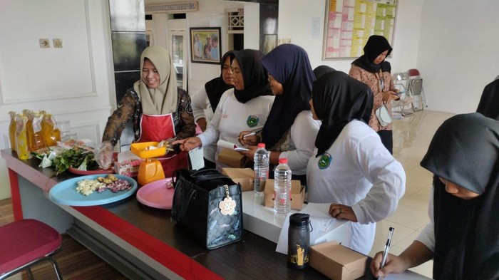 1764932670504-program-pelatihan-untuk-purna-migran-yang-diadakan-disnaker-indramayu-1764929890168_169