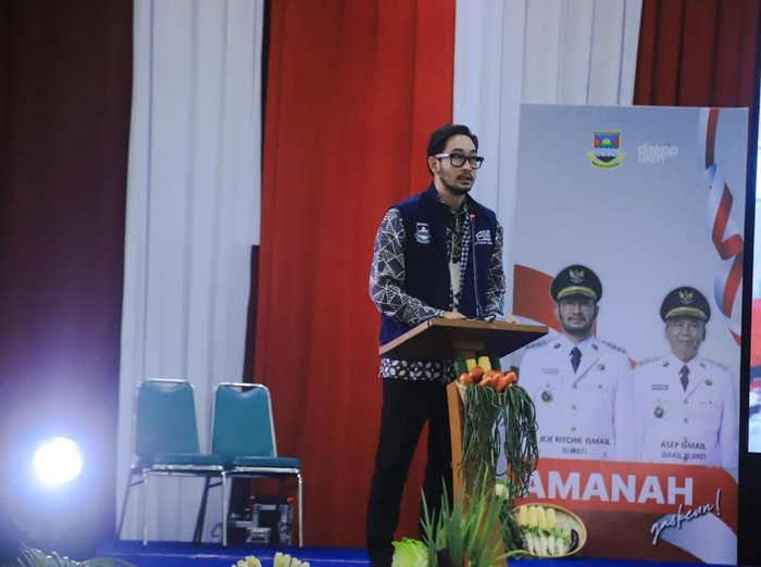 1764932679440-bupati-bandung-barat-hadiri-rakor-koperasi-desa-merah-putih-1764920879927_43