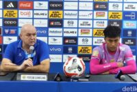 1764997494632-pelatih-persib-bojan-hodak-seusai-laga-1764982250209_169