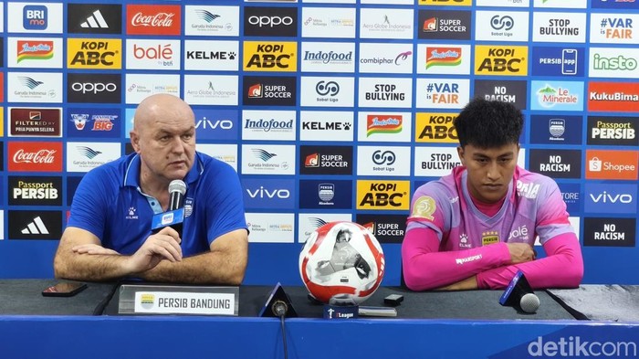 1764997494632-pelatih-persib-bojan-hodak-seusai-laga-1764982250209_169