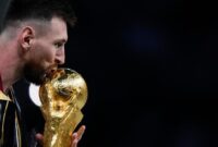 1765062257965-potret-peta-indonesia-yang-viral-saat-messi-pamer-trofi-juara-dunia-3_169