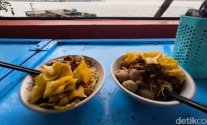 1765083864359-mi-ayam-abah-ule-di-tepian-waduk-darma-1765007166162_169