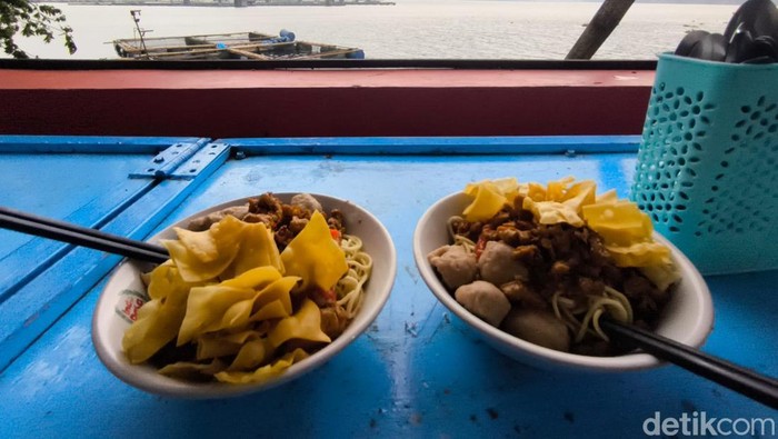 1765083864359-mi-ayam-abah-ule-di-tepian-waduk-darma-1765007166162_169