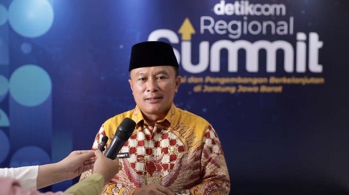 1765105475805-bupati-kuningan-dian-rachmat-yanuar-1747895573301_169