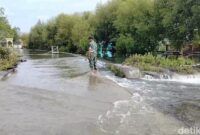 1765105476865-banjir-di-desa-mayangan-dan-legonkulon-subang-1764830327198_169