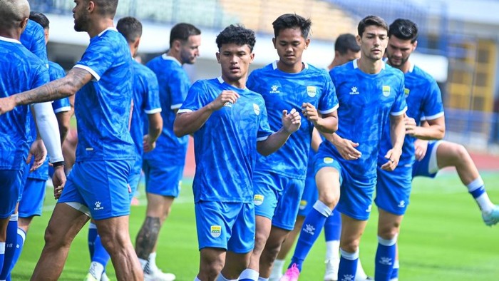 1765127073022-para-pemain-persib-bandung-1760945855635_169