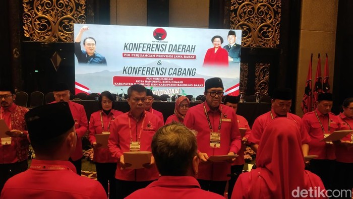 1765127073631-ono-surono-terpilih-kembali-sebagai-ketua-dpd-pdip-jabar-periode-2025-2030-1765109617046_169