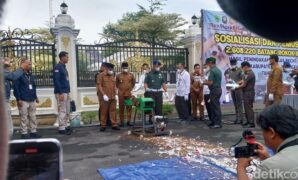 1765191858181-pemusnahan-rokok-ilegal-di-majalengka-1765170264919_169