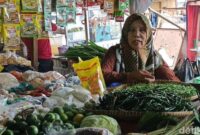 1765191860963-pedagang-sayuran-di-pasar-tasikmalaya-1765161794177_169