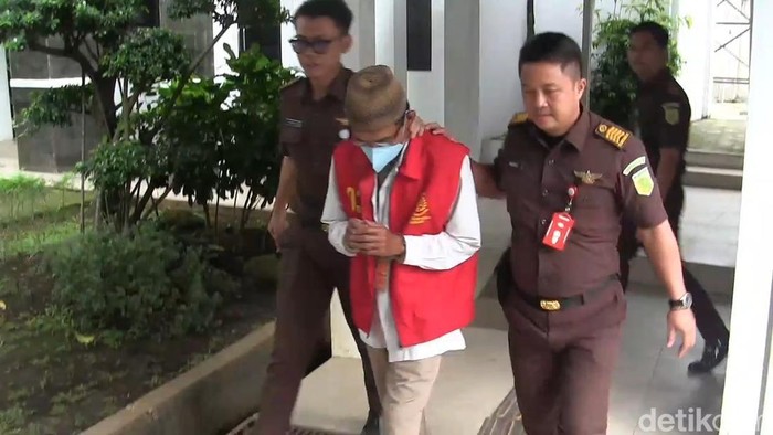 1765213481071-petani-di-subang-korupsi-bantuan-alat-pertanian-1765201164457_169