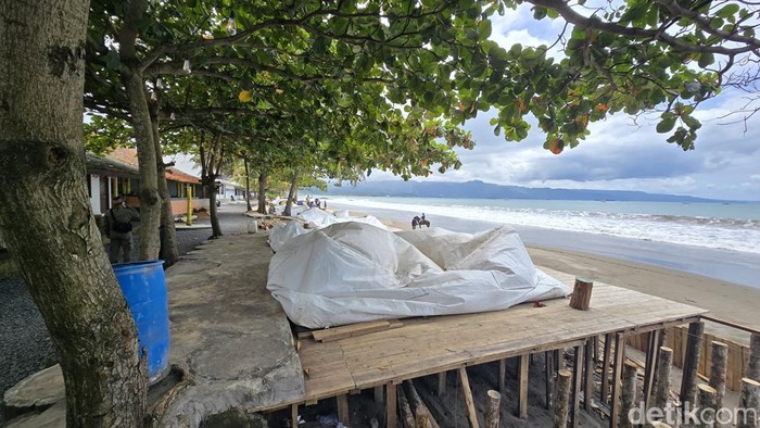 1765256660984-bangunan-ilegal-di-citepus-sukabumi-ditertibkan-1765254925302_169