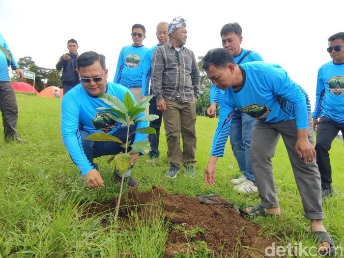 1765256663774-kapolres-ciamis-akbp-hidayatullah-1765074271315_43