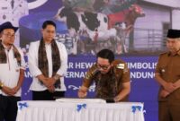 1765278255377-bupati-bandung-barat-jeje-ritchie-ismail-meresmikan-rumah-potong-hewan-rph-baru-di-kbb-1765261422243_169