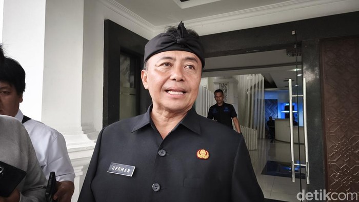 1765278270601-sekretaris-daerah-sekda-jabar-herman-suryatman-1757491838980_169