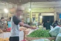 1765299867959-dugaan-aksi-pemerasan-terhadap-pedagang-di-pasar-jagasatru-kota-cirebon-1765278748182_169