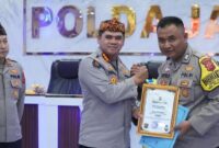 1765386252111-polisi-subang-mendapatkan-penghargaan-1765358132754_169