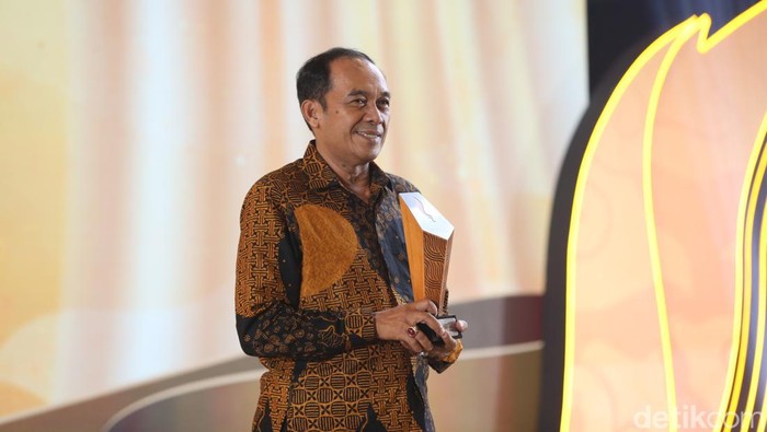 1765386258603-wali-kota-cimahi-ngatiyana-1765381827288_169