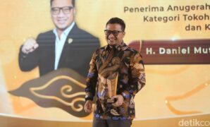 1765386264629-anggota-dpr-ri-daniel-mutaqien-syafiuddin-1765377155535_169