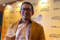 1765429473126-wakil-ketua-dprd-kota-bandung-tony-wijaya-terima-penghargaan-detikjabar-awards-2025-1765421918554_169