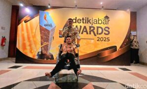 1765429478372-bupati-sukabumi-asep-japar-berfoto-bersama-engkus-1765418334479_169