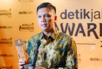 1765451051684-kapolres-cimahi-akbp-niko-n-adi-putra-saat-terima-penghargaan-dari-detikjabar-1765448311395_169