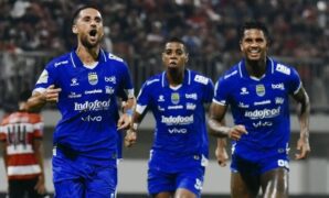 1765451060176-luciano-guaycochea-tampil-impresif-bersama-persib-1764748364369_169