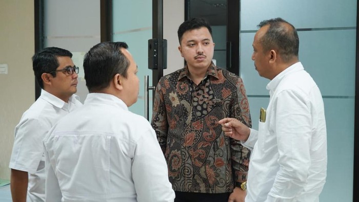 1765451061358-komisi-ii-dprd-kota-bogor-bersama-perumda-pasar-pakuan-jaya-ppj-rabu-10122025-menggelar-rapat-membahas-capaian-kinerja-ppj-ren-1765430522483_169