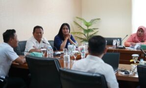 1765472649290-komisi-iv-dprd-kota-bogor-membahas-penerapan-data-tunggal-sosial-dan-ekonomi-nasional-dtsen-bersama-dinas-sosial-kota-bogor-1765437317888_169