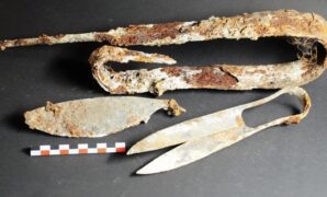 1765472650185-gunting-kuno-berusia-2300-tahun-yang-ditemukan-di-makam-bangsa-celtic_169