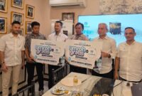 1765472655243-direktur-idensos-densus-88-brigjen-arief-mahfudiharto-kedua-dari-kanan-mengapresiasi-program-csr-adaumroh-yang-digerakkan-oleh-1765426395595_169