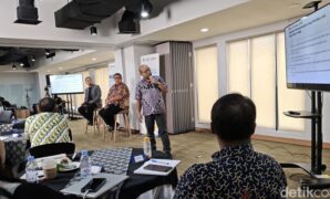 1765472657030-ngo-summit-2025-yang-digagas-pemprov-jabar-menjadi-potensi-kolaborasi-pembangunan-daerah-daerah-di-jawa-barat-1765458535044_169