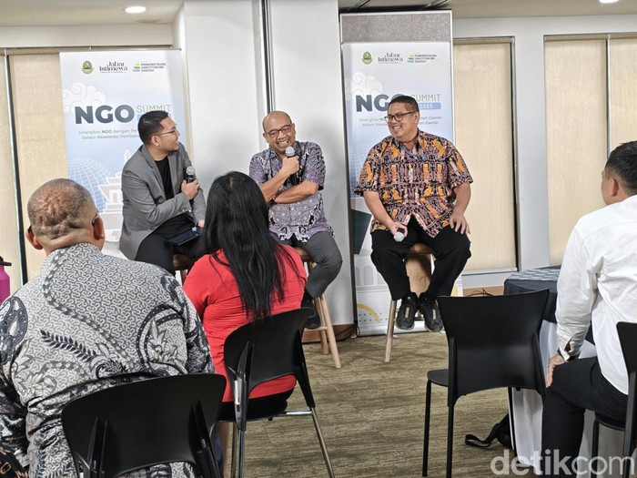 1765472657636-ngo-summit-yang-diinisiasi-pemprov-jabar-jadi-jembatan-pembangunan-daerah-dan-kelompok-nirlaba-asing-1765458242977_43